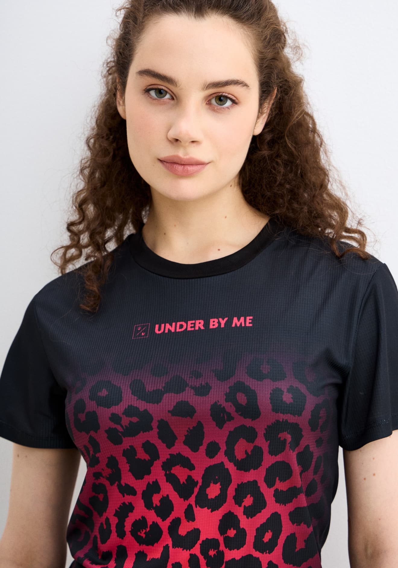 Футболка UNDER BY ME Pink Leo женская 2