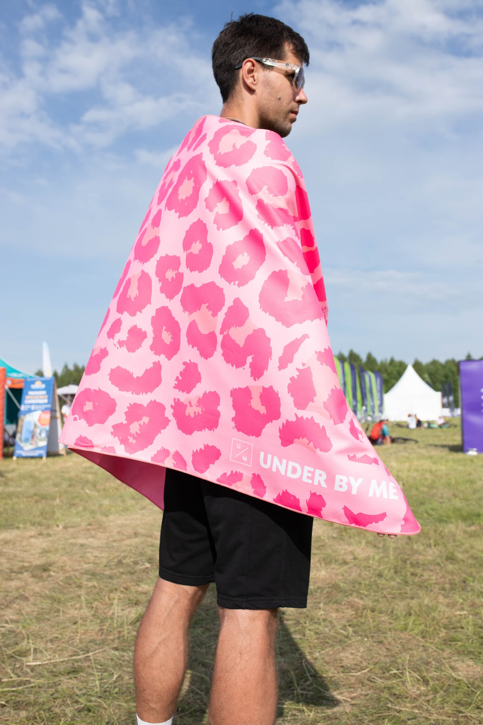 Быстросохнущее спортивное полотенце для тренировок UNDER BY ME Pink Leo 12