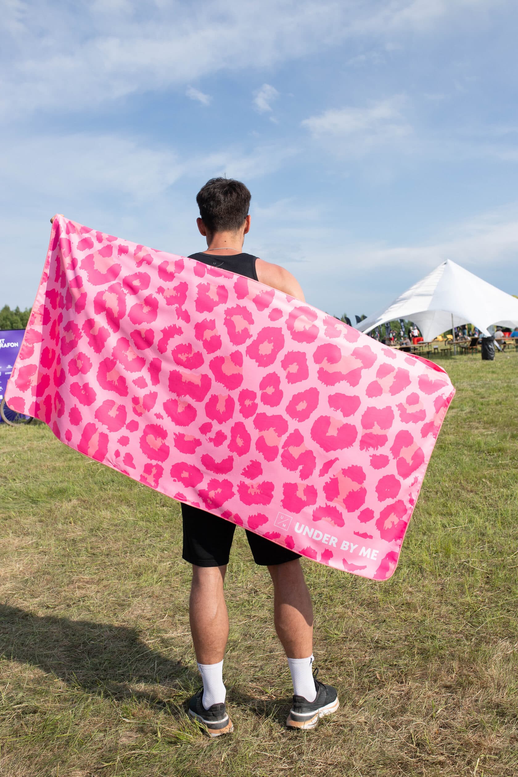 Быстросохнущее спортивное полотенце для тренировок UNDER BY ME Pink Leo 13