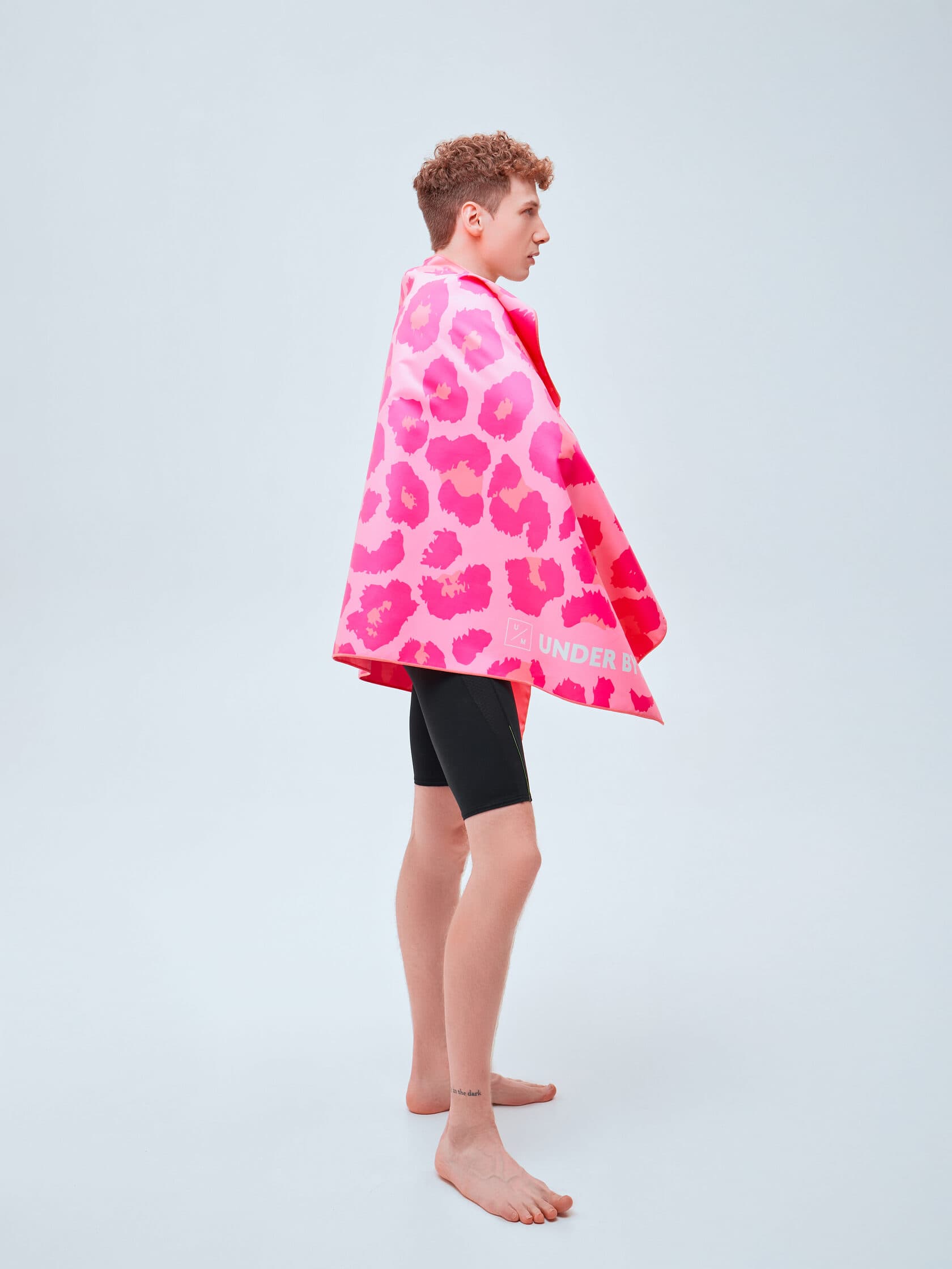 Быстросохнущее спортивное полотенце для тренировок UNDER BY ME Pink Leo 4